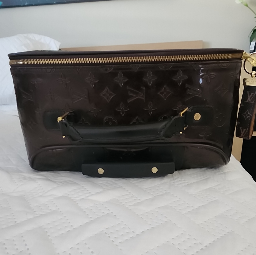 Carry On Luggage - Picture 4 of 10